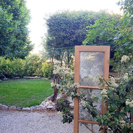 Chambre D'Hotes Face Au Lavoir Methamis Bagian luar foto