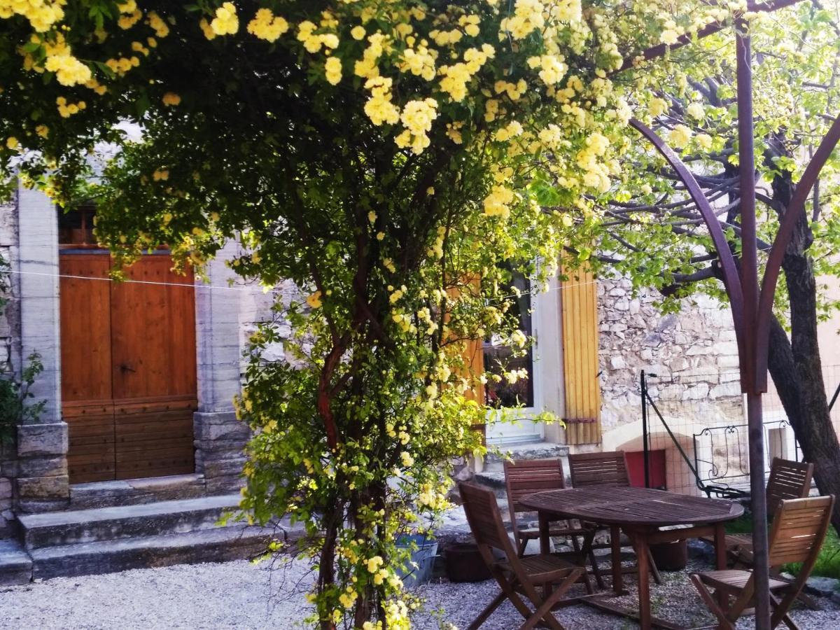 Chambre D'Hotes Face Au Lavoir Methamis Bagian luar foto